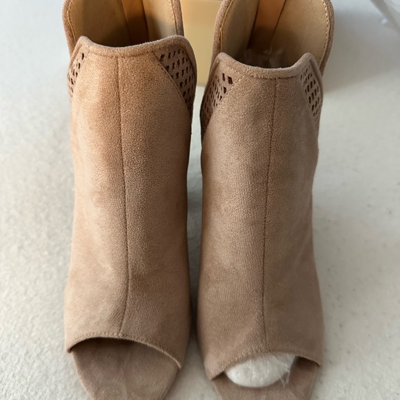 Yoki Peek Toe Bootie - Picture 7 of 10